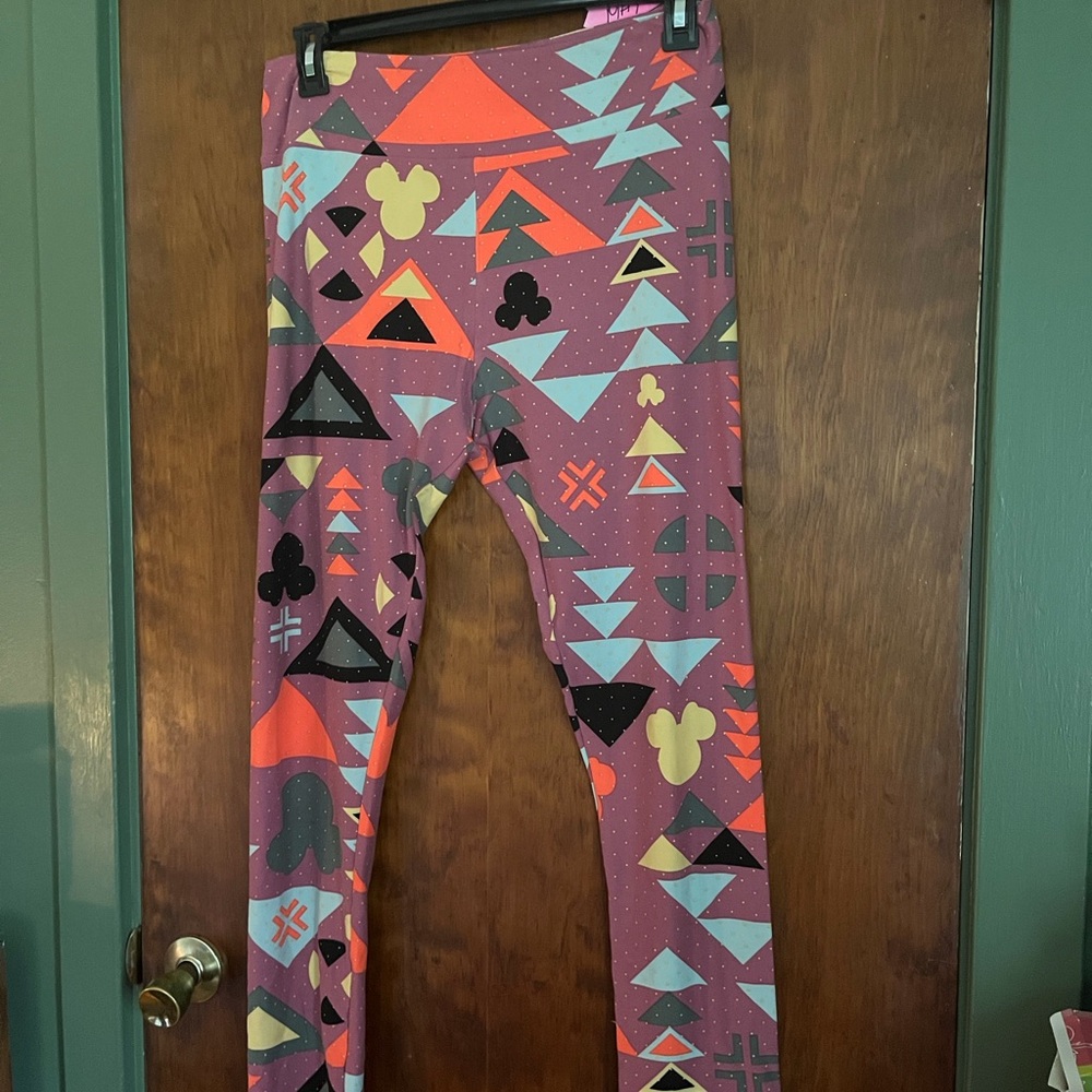 LulaRoe Disney leggings, size T&C.